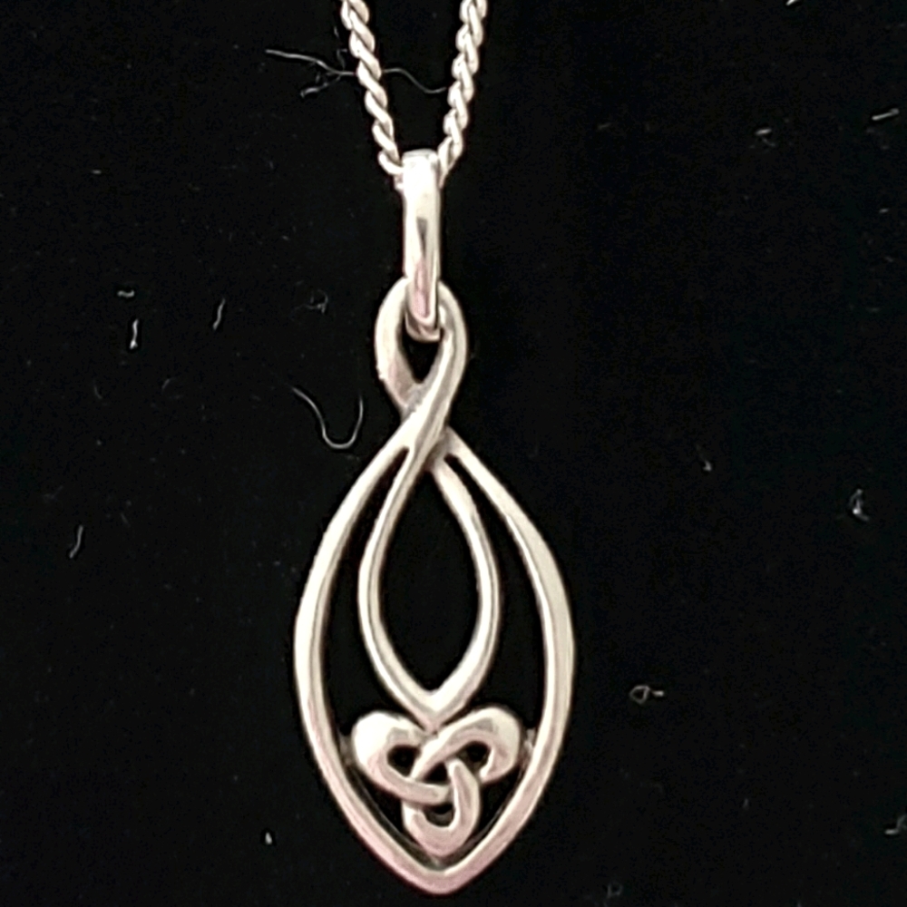 Celtic Knot Silver chain and pendant